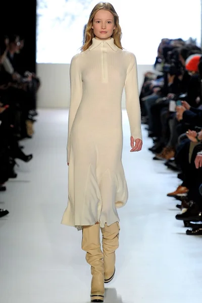 Look 32